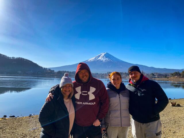 An incredibly friendly family from Australia joined my Hidden Fuji Drive Tour 🇦🇺

It was a cold day, but with clear blue skies, we were rewarded with breathtaking views from Mt. Fuji’s 5th Station 🗻
In the afternoon, we warmed up with a bowl of hot udon and visited a peaceful shrine and a Japanese garden to end the day:)

So grateful to share these moments with wonderful people 🙏

オーストラリアから、とってもフレンドリーなファミリーが
Hidden Fuji Drive Tour に参加してくれました 🇦🇺

寒い一日でしたが、快晴に恵まれ、富士山五合目からは最高の景色を楽しむことができました🗻
午後は温かいうどんで体を温めて、神社を参拝して一日を締めくくり😊

ご参加ありがとうございました🙏

#mtfuji 
#kawaguchiko 
#privatetourjapan 
#localjapan 
#hiddenjapan