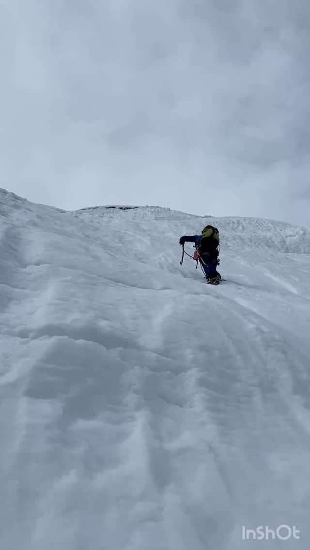 Feeling relieved to have safely wrapped up this year’s winter alpine and ice climbing season.

The ice and snow conditions weren’t exactly the best this year, but we were still able to enjoy the extraordinary world that only winter mountains can offer:)

今年も無事に冬のアルパイン＆アイスクライミングシーズンを終えることができてホッとしています。

今年は氷も雪も決してベストコンディションとは言えませんでしたが、それでも冬の山ならではの非日常の世界を存分に楽しむことができました😎

#iceclimbing 
#climbing 
#climbinglife 
#japanesemountain 
#hiddenjapan